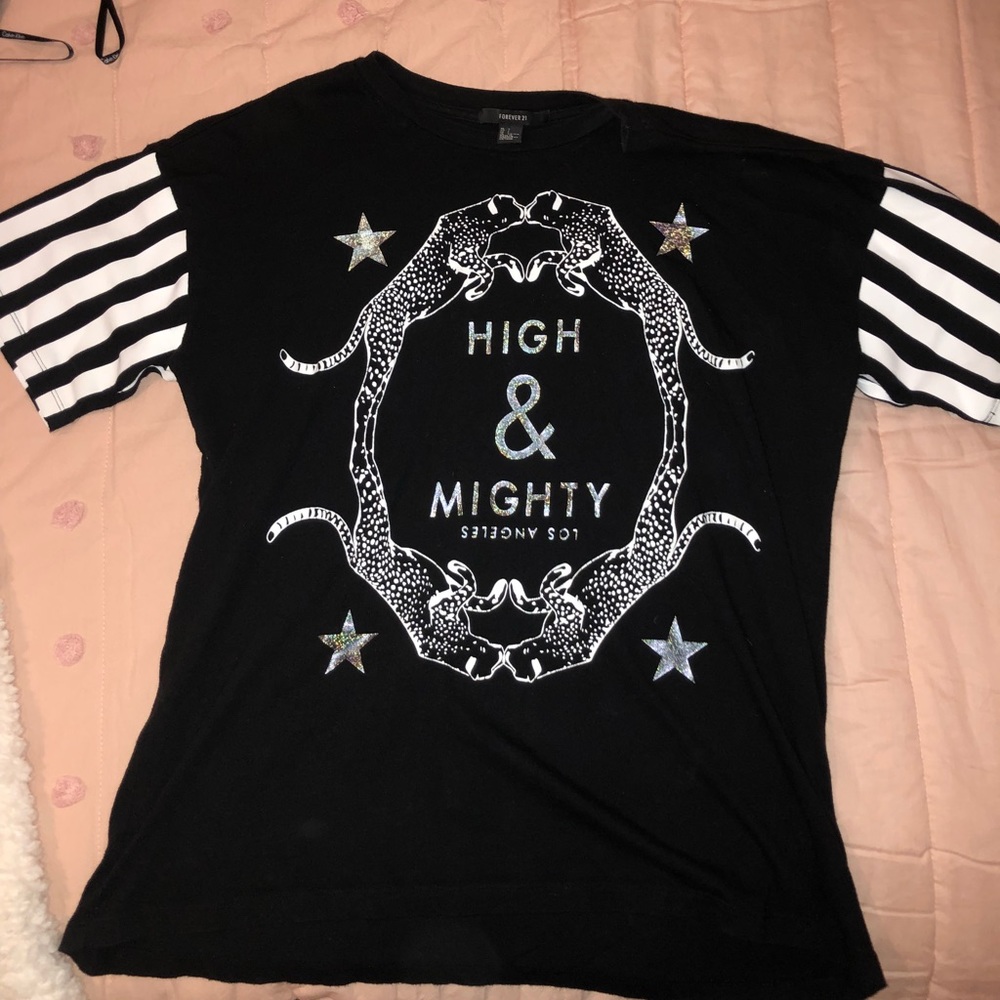 Forever 21 Tee-Shirt.